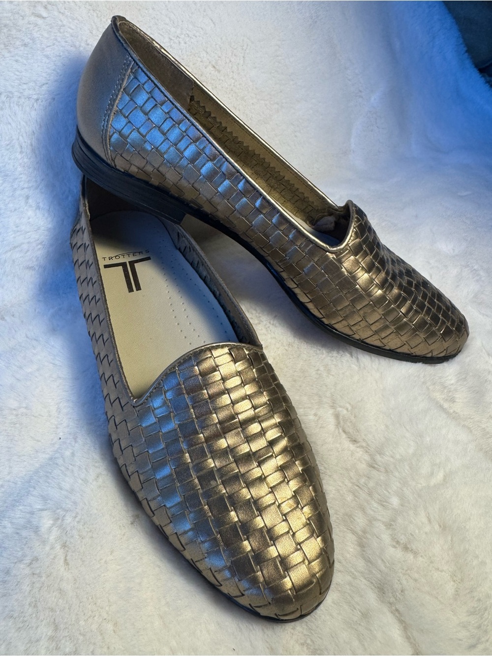 Trotters Metallic Woven Ballet Flats - Bronze Size 9 - Picture 2 of 9